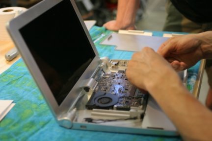 Bloom Laptop, il concept del portatile smontabile, modificabile e riciclabile
