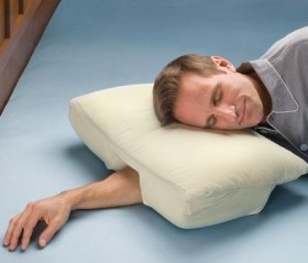 Con Quanti Cuscini Dormire.Arm Sleeper S Pillow Il Cuscino Ideale Per Chi Dorme Con Il