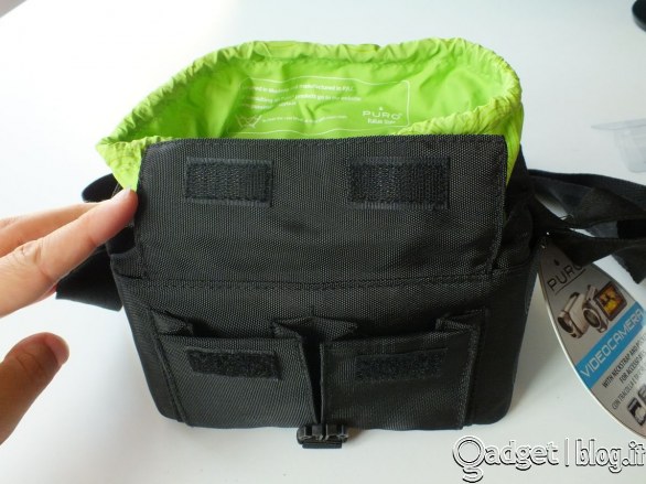 Le tasche frontali della custodia per videocamera