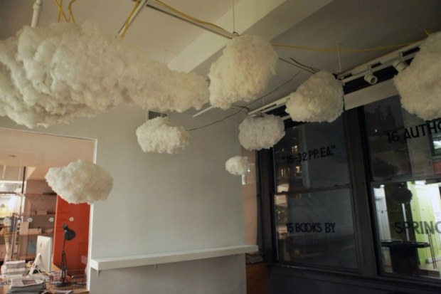 Ecco Cloud in foto: il lampadario simula temporali ed è dotato di impianto audio